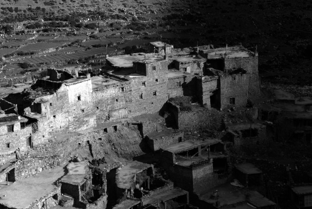 le village de Phu entre ombre et lumière. Photo: Renaud GUILLAUME le village de Phu entre ombre et lumière. Photo: Renaud GUILLAUME