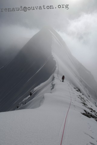 Une portion de l'arête SE du Chulu Far East. Photo: Renaud GUILLAUME Une portion de l'arête SE du Chulu Far East Photo: Renaud GUILLAUME